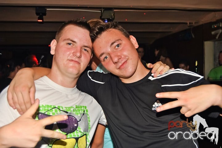 Petrecere de sfârşit de săptămână în Seven, 