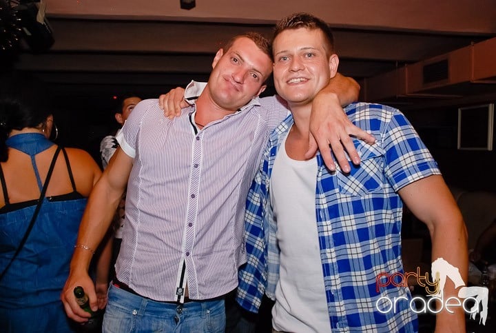 Petrecere de sfârşit de săptămână în Seven, 