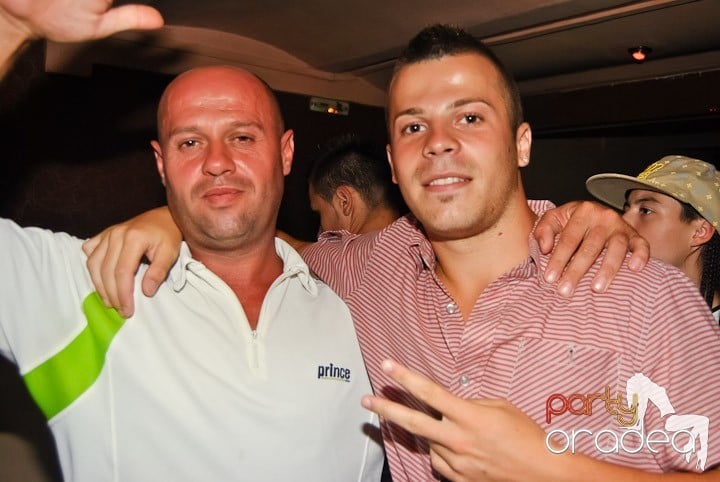 Petrecere de sfârşit de săptămână în Seven, 