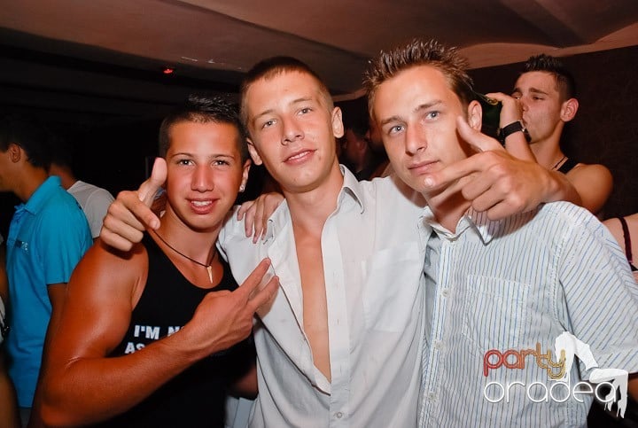 Petrecere de sfârşit de săptămână în Seven, 