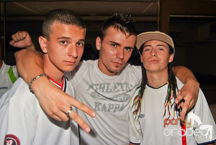 Petrecere de sfârşit de săptămână în Seven, 