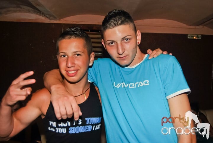 Petrecere de sfârşit de săptămână în Seven, 