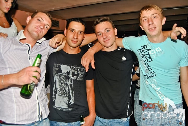 Petrecere de sfârşit de săptămână în Seven, 