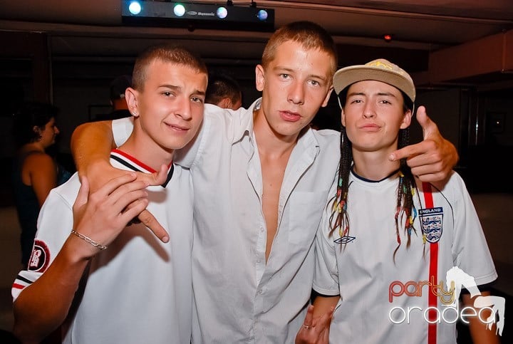 Petrecere de sfârşit de săptămână în Seven, 