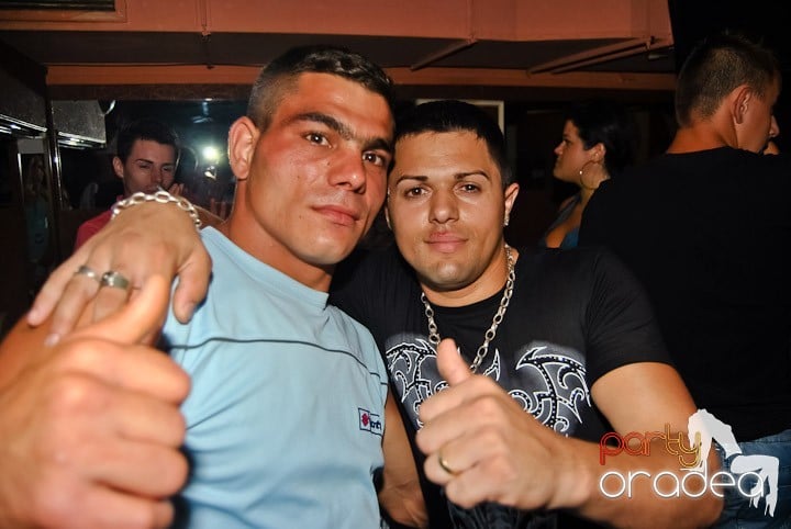 Petrecere de sfârşit de săptămână în Seven, 