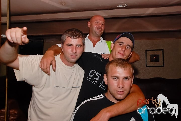 Petrecere de sfârşit de săptămână în Seven, 