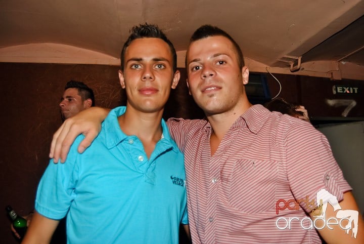 Petrecere de sfârşit de săptămână în Seven, 