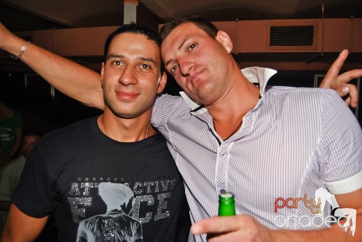 Petrecere de sfârşit de săptămână în Seven, 