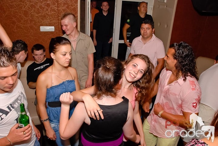 Petrecere de sfârşit de săptămână în Seven, 