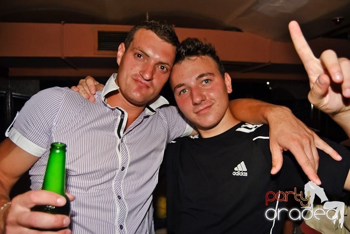 Petrecere de sfârşit de săptămână în Seven, 