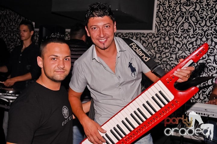 Petrecere de zile mari în Life Club, 