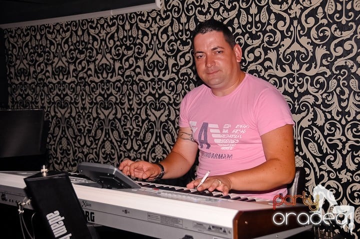 Petrecere de zile mari în Life Club, 