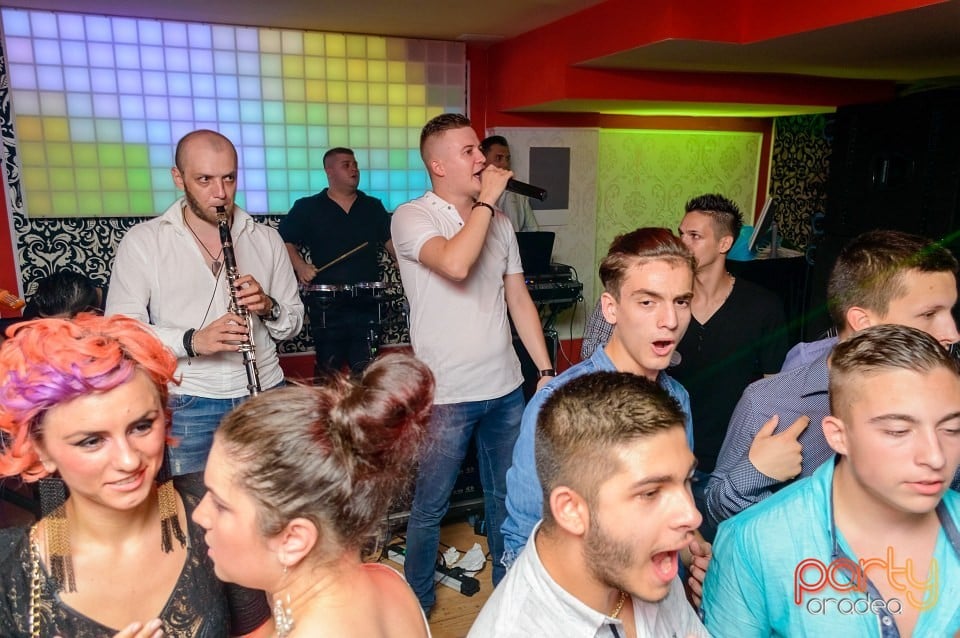 Petrecere fierbinte în Life, 