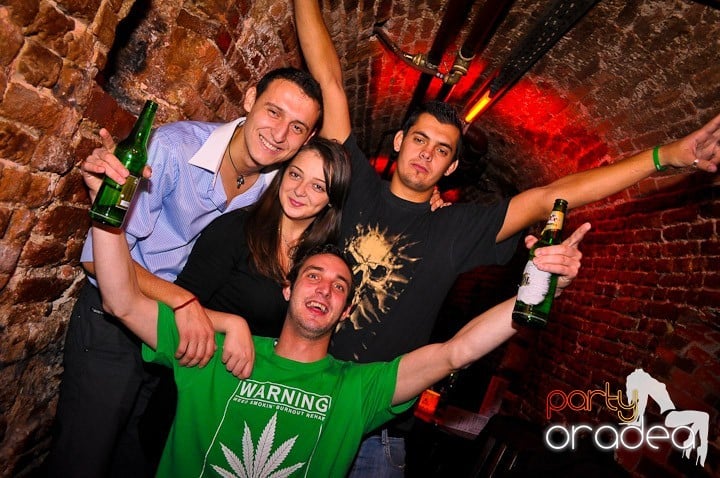 Petrecere în Club Escape, 