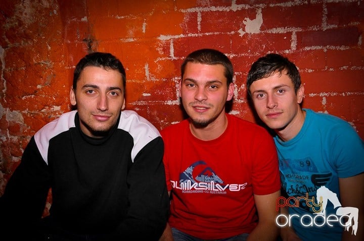 Petrecere în Club Escape, 