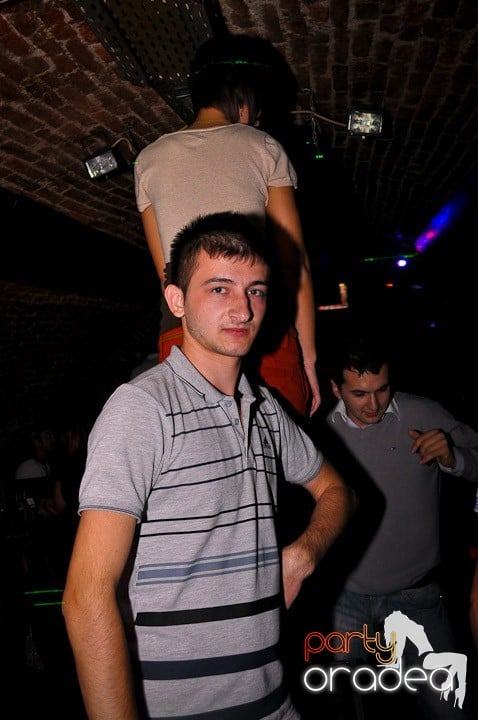 Petrecere în Club Escape, 