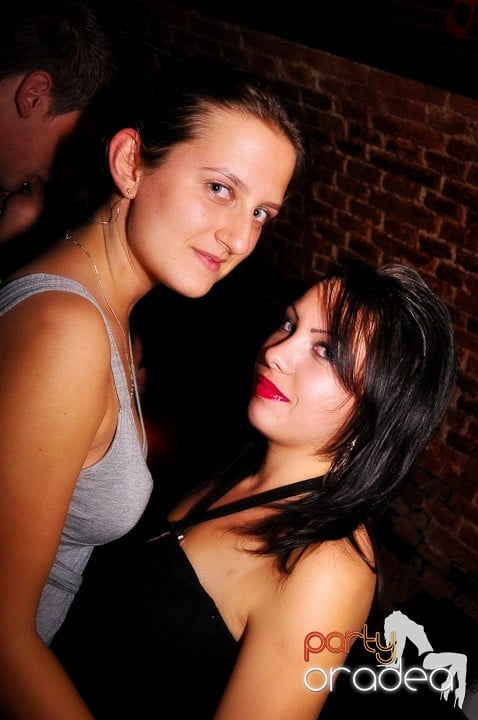 Petrecere în Club Escape, 