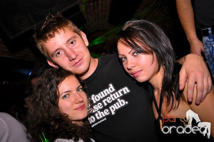 Petrecere în Club Escape, 