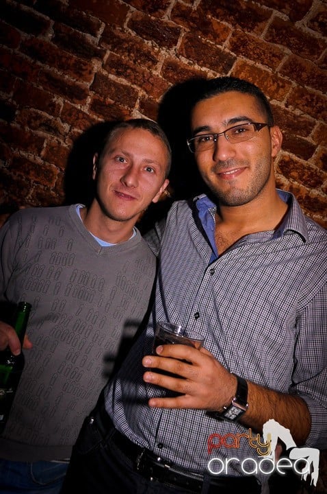 Petrecere în Club Escape, 