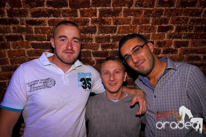 Petrecere în Club Escape, 