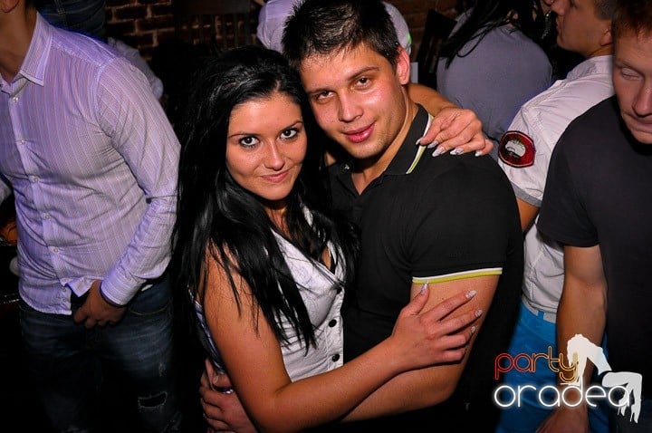 Petrecere în Club Escape, 