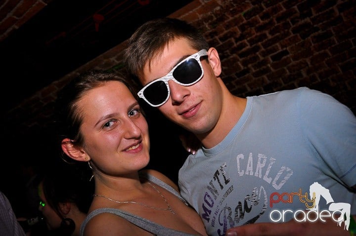 Petrecere în Club Escape, 