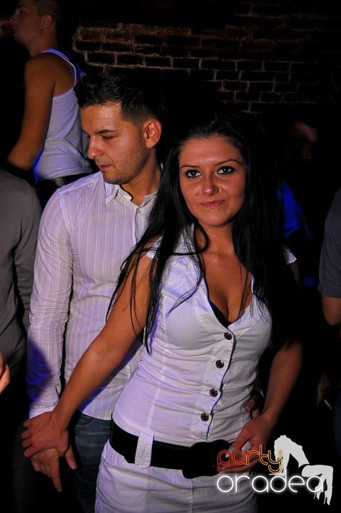 Petrecere în Club Escape, 