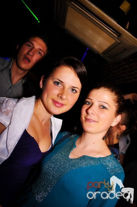 Petrecere în Club Escape, 