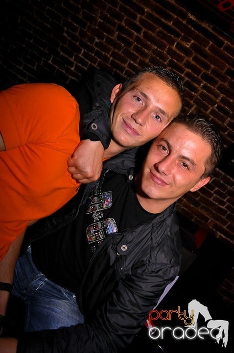 Petrecere în Club Escape, 