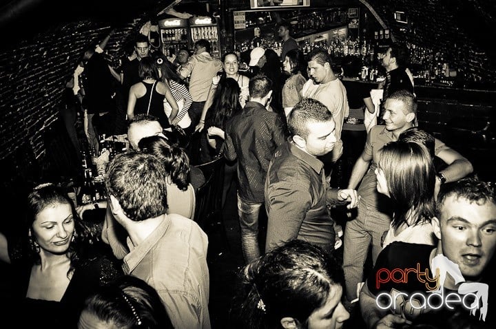 Petrecere în Club Escape, 