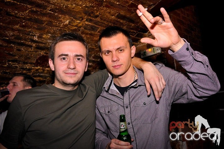 Petrecere în Club Escape, 