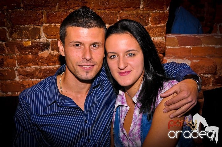 Petrecere în Club Escape, 