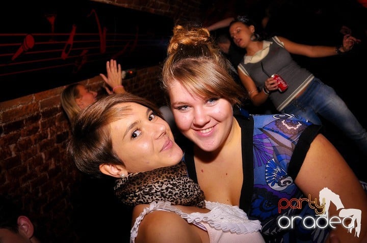 Petrecere în Club Escape, 