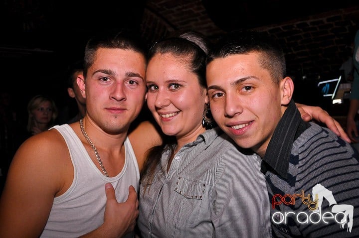 Petrecere în Club Escape, 