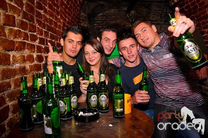 Petrecere în Club Escape, 