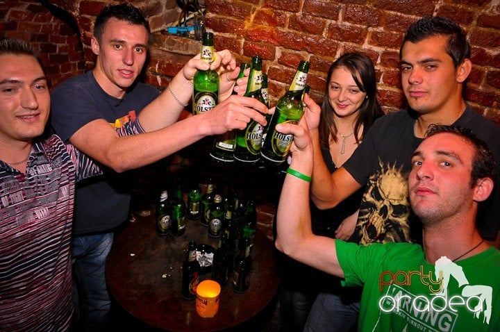 Petrecere în Club Escape, 