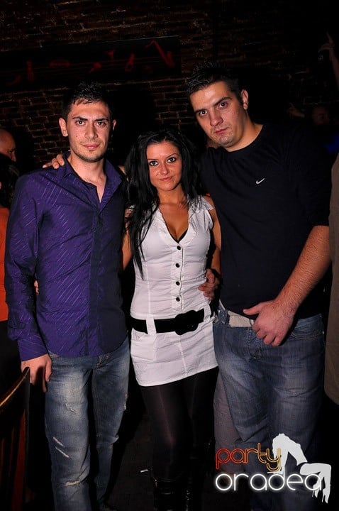 Petrecere în Club Escape, 