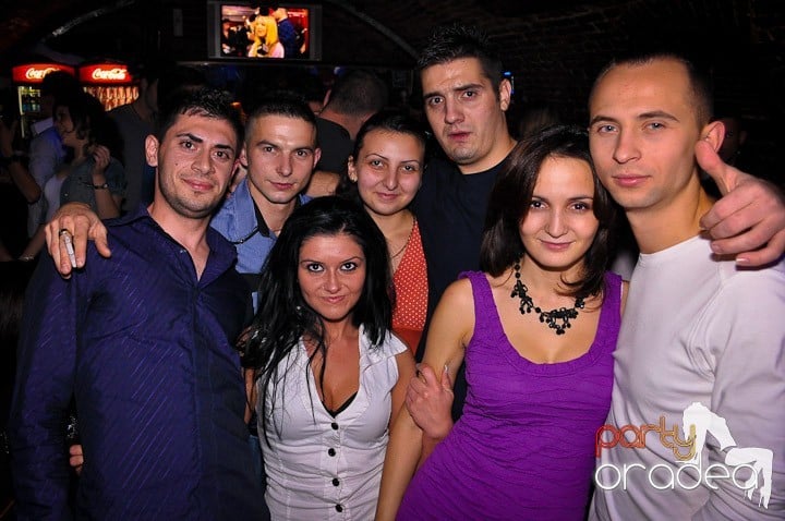 Petrecere în Club Escape, 