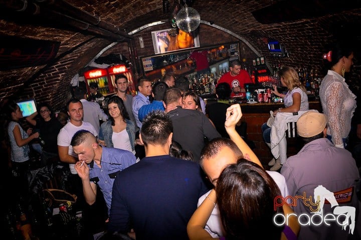 Petrecere în Club Escape, 