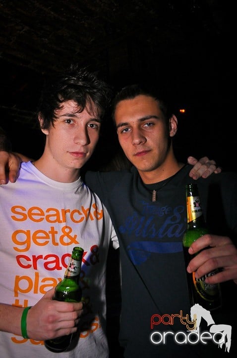 Petrecere în Club Escape, 