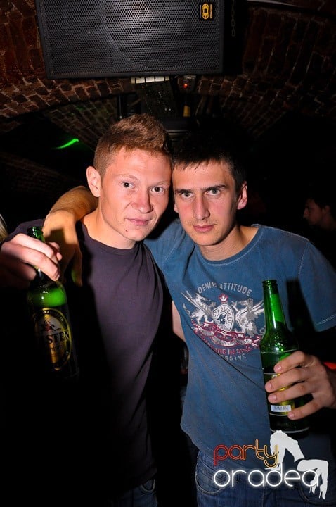 Petrecere în Club Escape, 