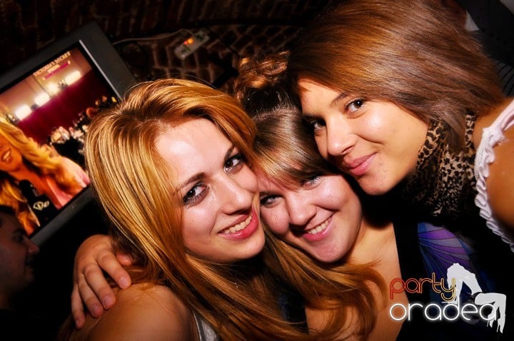 Petrecere în Club Escape, 