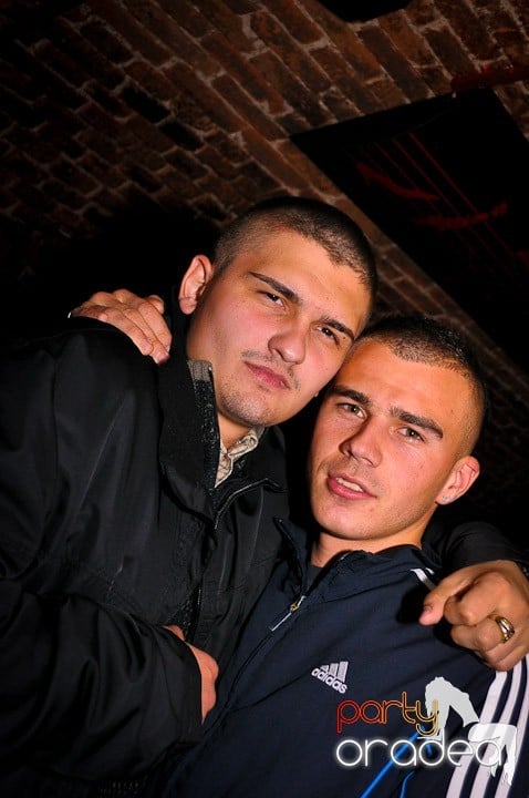 Petrecere în Club Escape, 