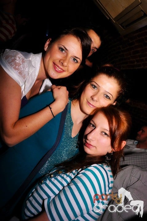 Petrecere în Club Escape, 