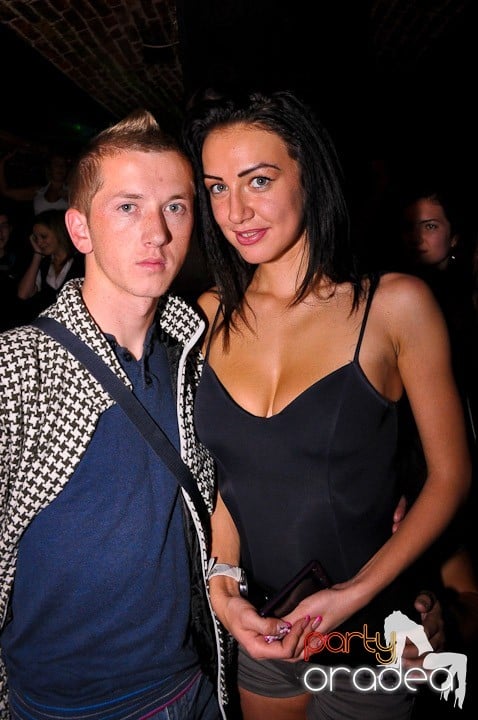 Petrecere în Club Escape, 