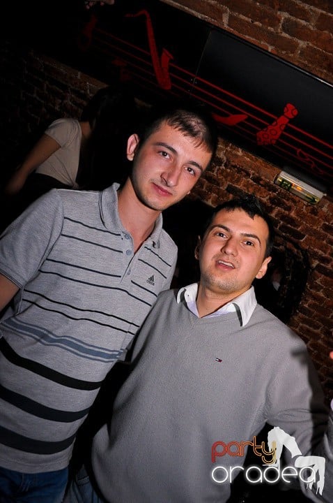 Petrecere în Club Escape, 