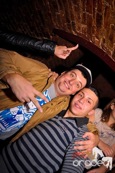 Petrecere în Club Escape, 