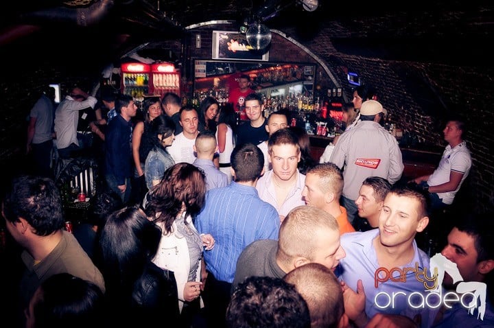 Petrecere în Club Escape, 