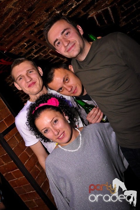 Petrecere în Club Escape, 