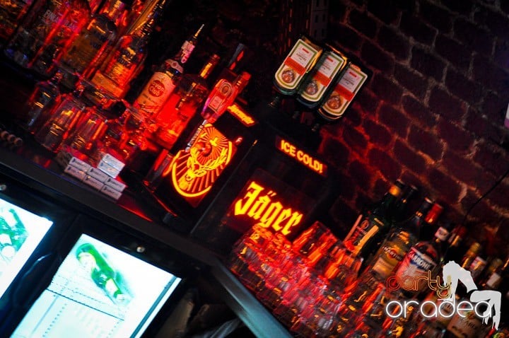 Petrecere în Club Escape, 